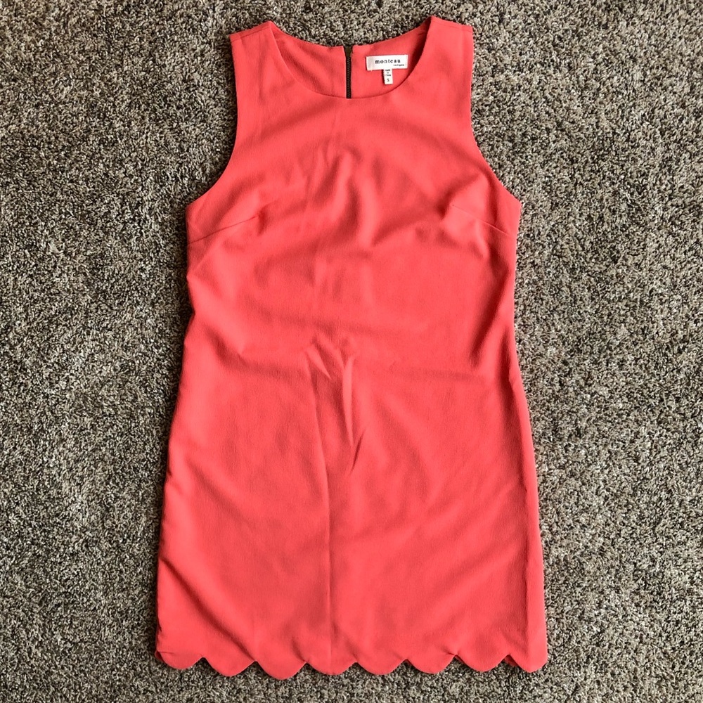 MONTEAU SLEEVELESS SHIFT DRESS SCALLOPED HEM CORAL SMALL